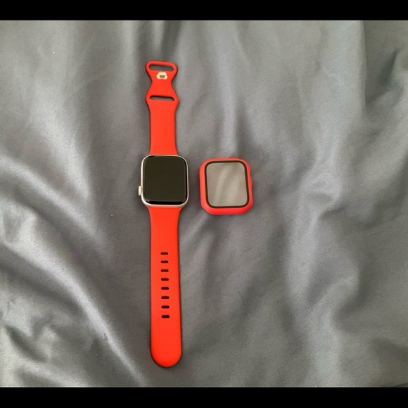 Apple Watch SE Excellent condition.With red strap red screen protector charger - Picture 8 of 8
